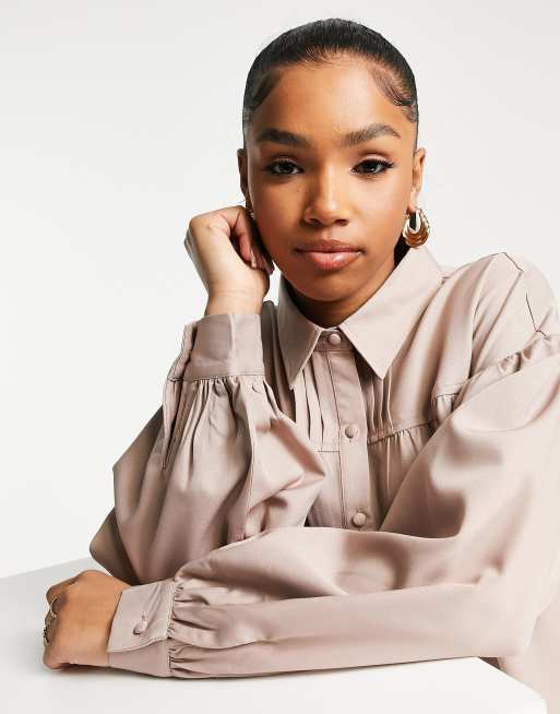 In The Style x Perrie Sian – Blusenkleid in Taupe mit Knopfleiste, 3 von 4