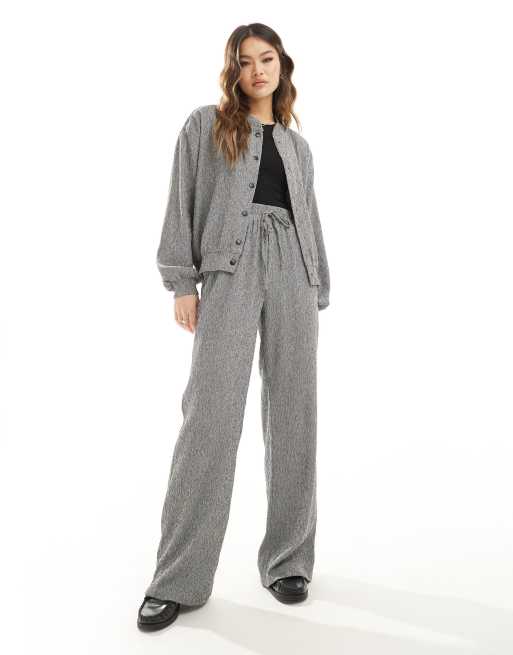 In The Style x Perrie Sian - Getextureerd bomberjack in antraciet, deel van co-ord set, 2 van 4