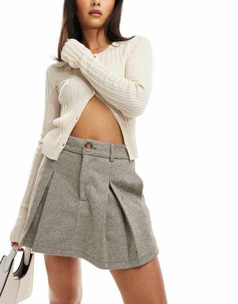 In The Style x Perrie Sian – Ljusbrun, fiskbensmönstrad skort med plissering - view 1