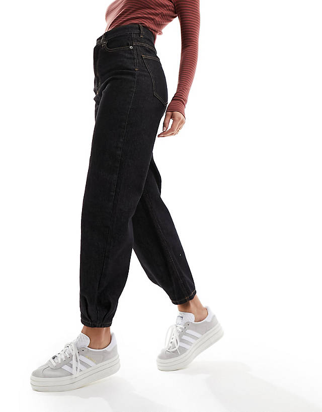 In Wear - high waisted mom jean with contrast stitch in grainy black