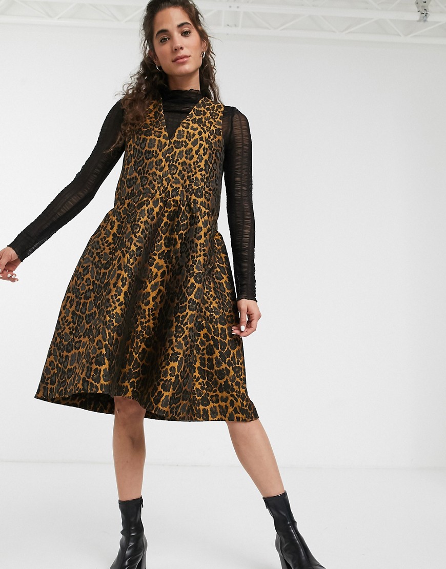 In Wear – Mounal – Leopardmönstrad skaterklänning utan ärm-Guld