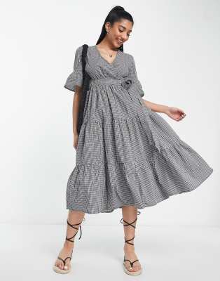 Influence Influence cotton poplin wrap dress in gingham-Black