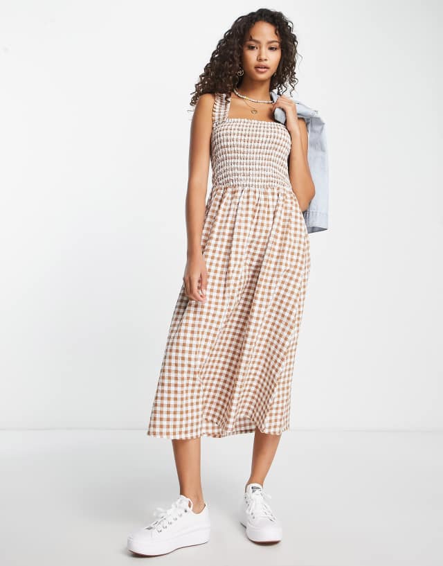 Influence crossover strap midaxi dress in beige seersucker gingham