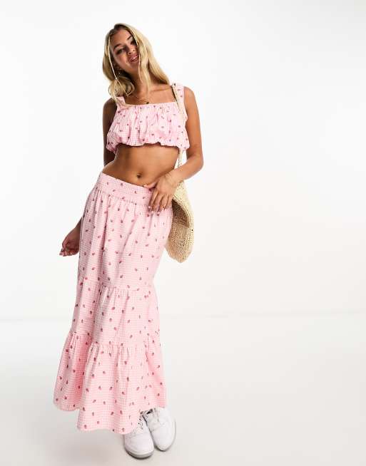 Influence - Gelaangde midirok met gingham ruit en aardbeienprint, deel van co-ord set