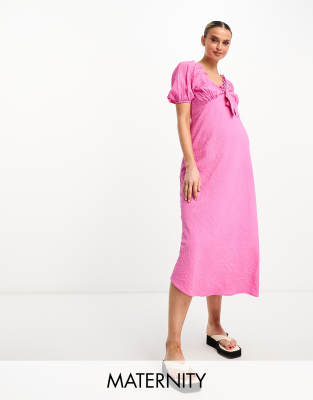 Influence Maternity - Strukturiertes Midikleid in Rosa mit Bindedetail vorne