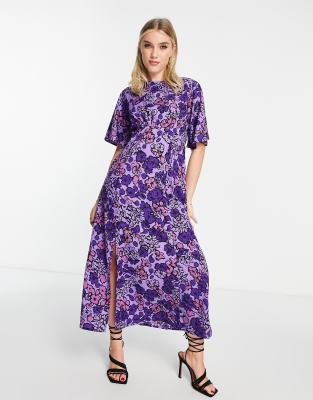 Influence - Midi-Freizeitkleid in Lila mit Flatterärmeln und Blumenmuster