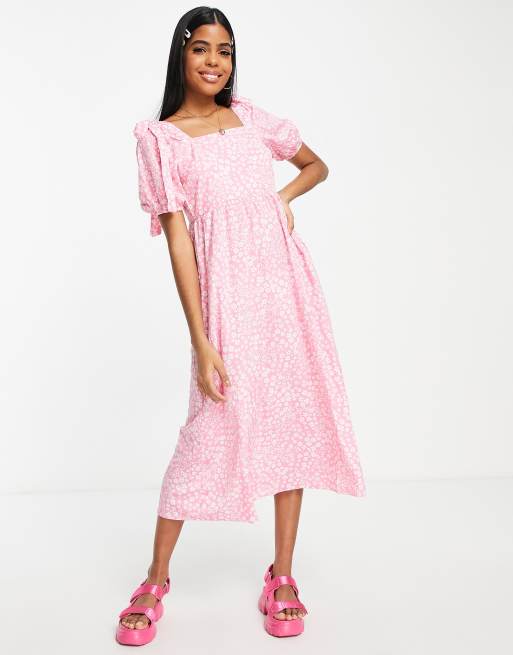 Influence – Midikleid in Rosa mit Puffärmeln, Bindebändern an der Schulter und Blümchenmuster