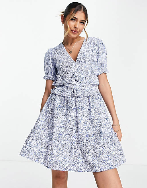 Influence - Mini jurk met korte mouwen en knopen voor in blauwe bloemenprint
