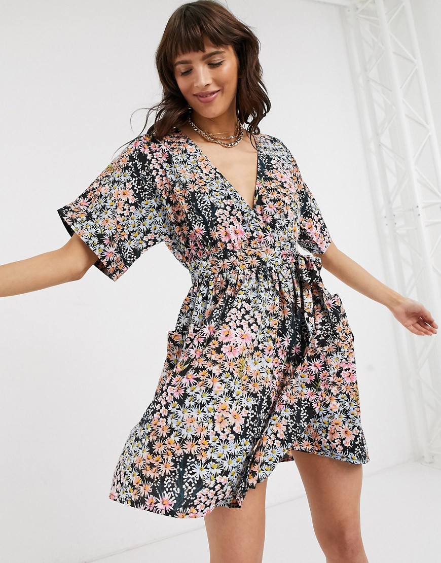 Influence - Mini-jurk met overslag aan de voorkant en fijne bloemetjesprint-Multi