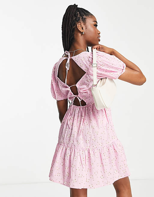 Influence - Mini-jurk met pofmouwen en strikjes achter in roze met bloemenprint
