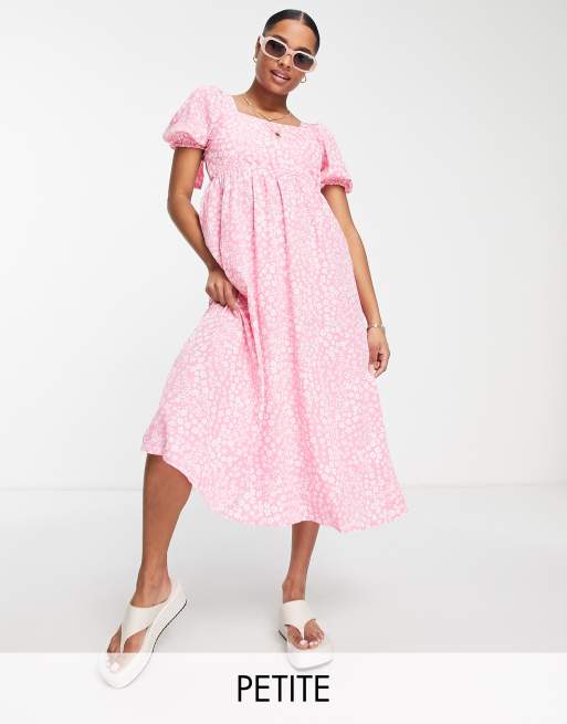 Influence Petite - Midi-jurk met pofmouwtjes, gesmokt lijfje en bloemenprint in roze en wit
