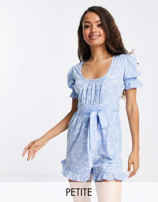 Influence Petite - Playsuit met blote schouders in blauw met bloemenprint