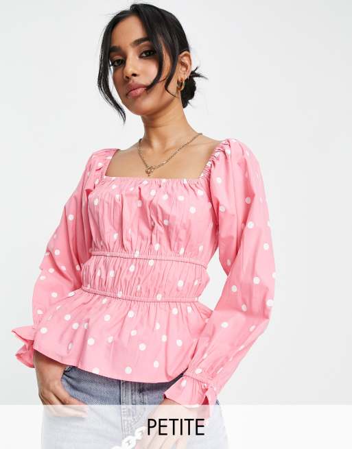 Influence Petite – Rosa, prickig blus med fyrkantig halsringning av bomull