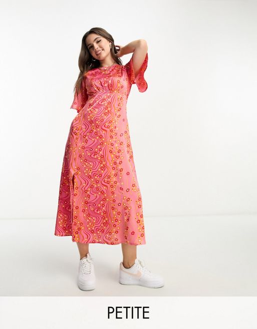 Influence Petite – Satynowa sukienka midi w pomarańczowy kwiatowy wzór