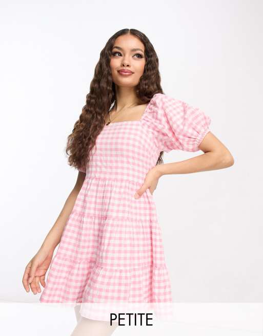 Influence Petite – Strandkleid in Rosa mit Vichy-Karos, eckigem Ausschnitt und Puffärmeln