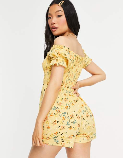 Influence Petite - Tuta corta con spalle scoperte, colore giallo con stampa a fiori, 2 di 4