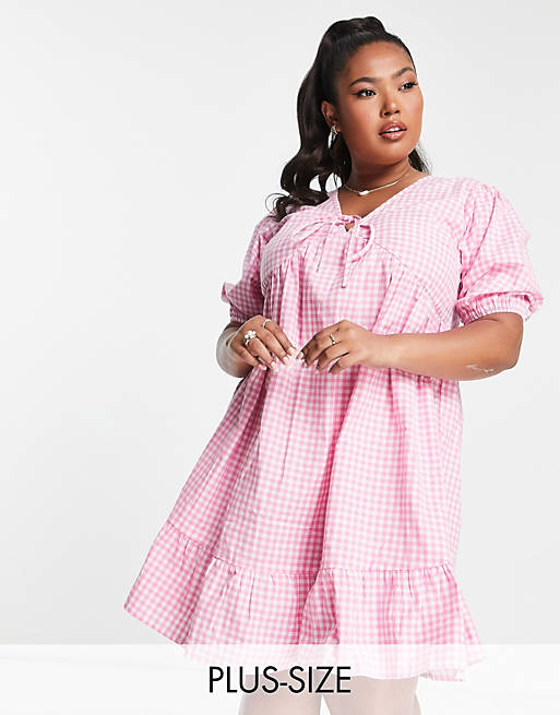 Influence Plus - Mini-jurk met korte mouwen, gestrikte voorkant en gingham ruit in roze
