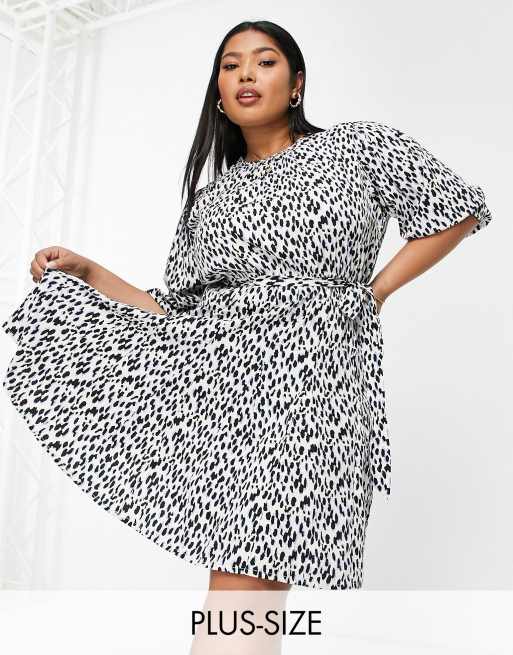 Influence Plus - Robe courte nouée à la taille à imprimé léopard