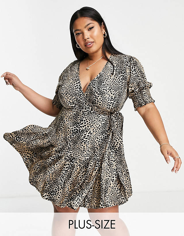 Influence Plus - wrap dress in leopard print