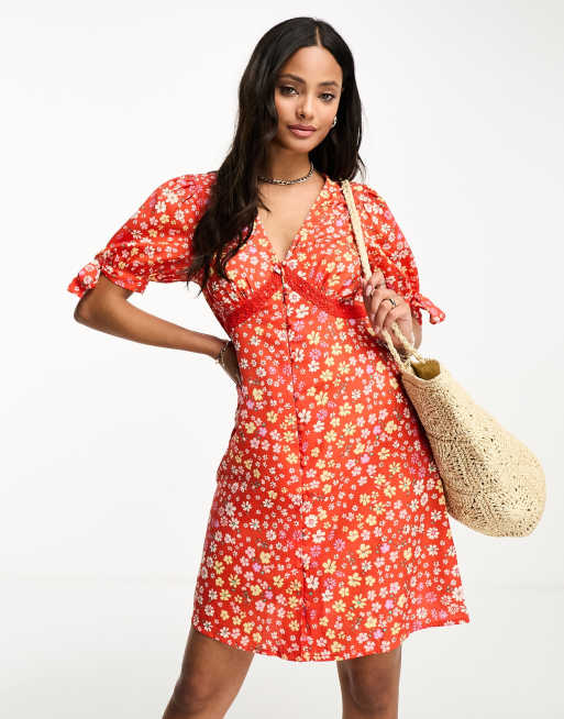 Influence - Robe courte à col en V et imprimé fleuri - Rouge