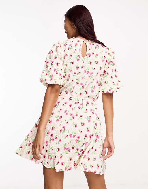Influence - Robe courte nouée à la taille avec imprimé fleuri et manches bouffantes - Blanc, 2 de 4