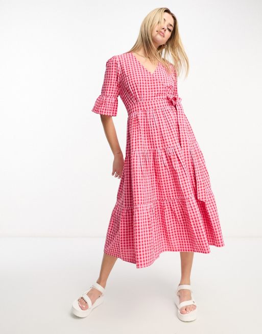 Influence - Robe portefeuille mi-longue à carreaux vichy et volants étagés - Rose