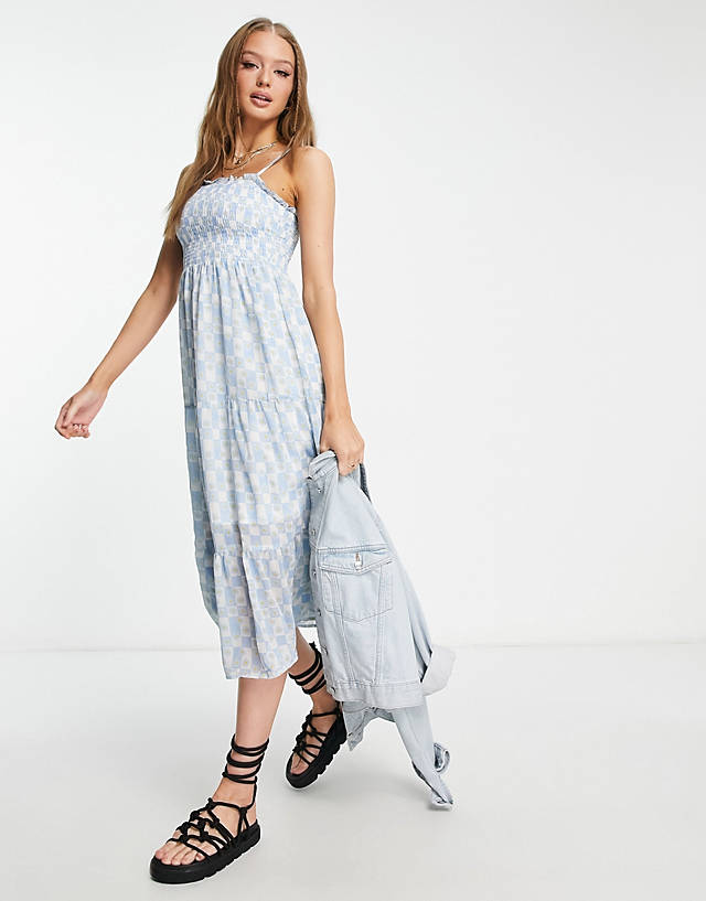 Influence - shirred bust tiered midi dress in check floral print