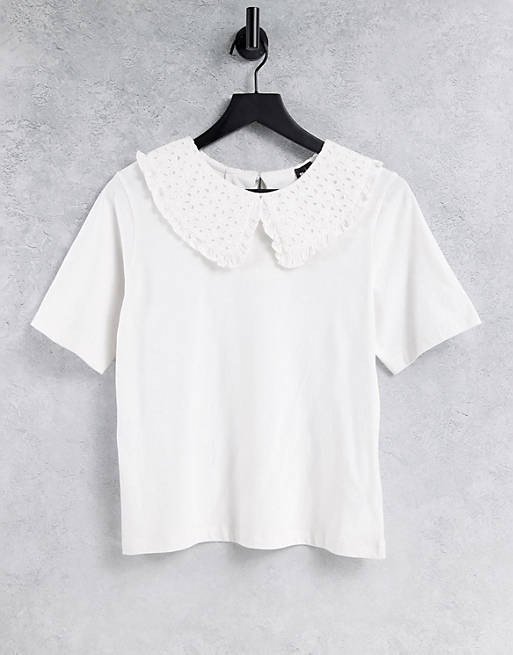 Influence t-shirt with broderie collar in white