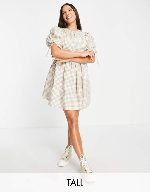Influence Tall – Beige ginghamrutig miniklänning med puffärmar