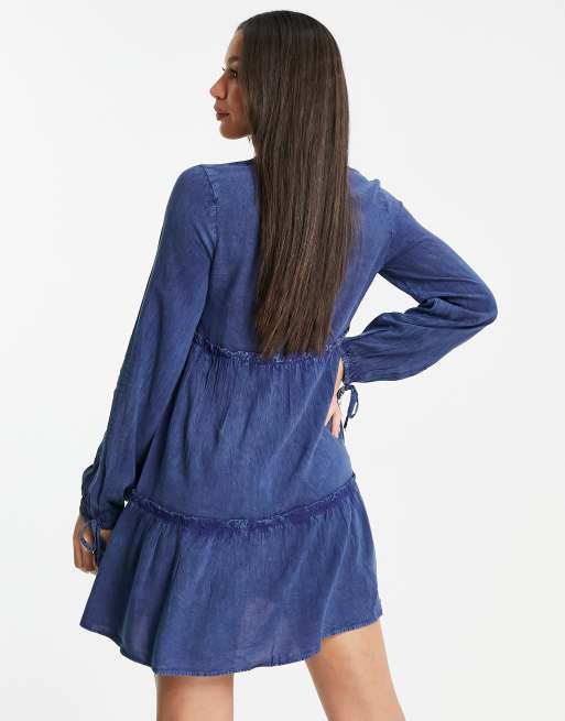 Influence Tall – Langärmliges, kurzes Hängerkleid mit Stufendesign in der Farbe Chambray, 2 von 4
