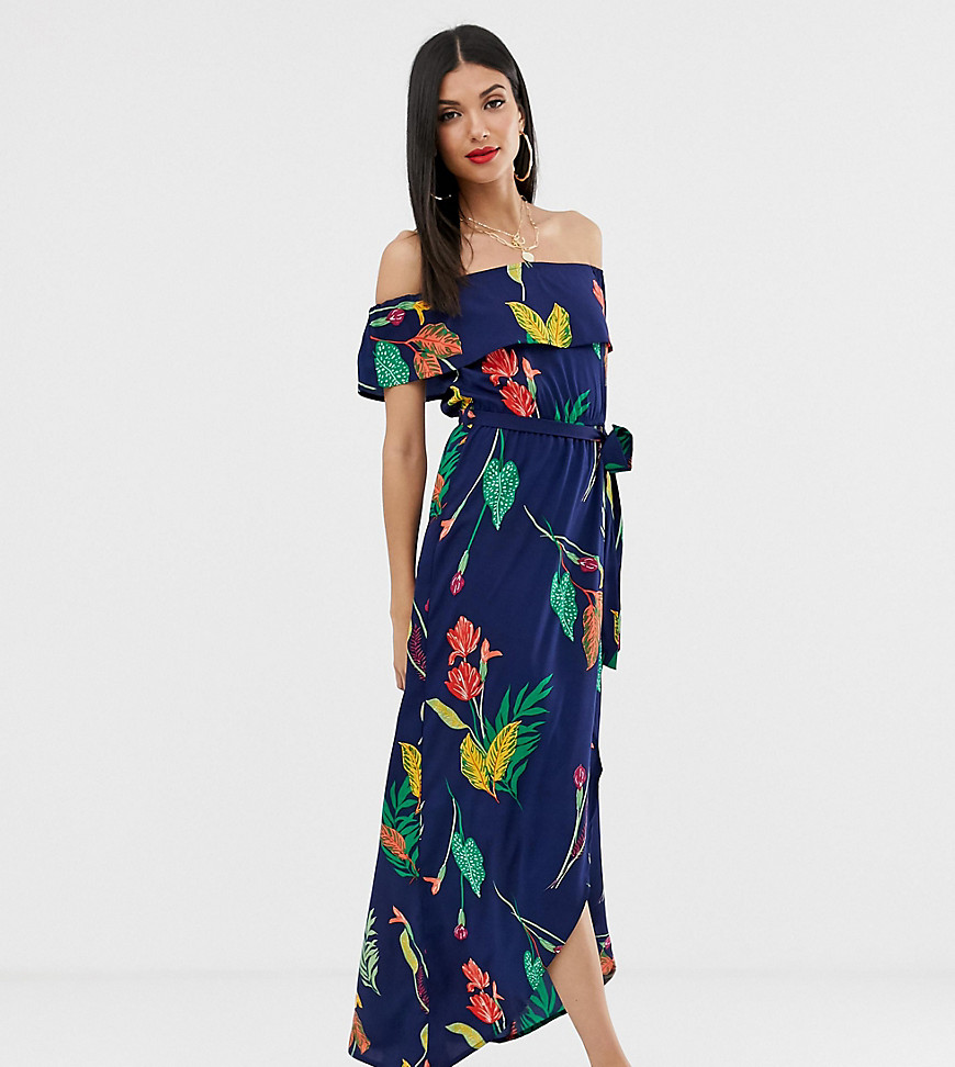 Influence Tall - Lange jurk met blote schouders en bloemenprint in marineblauw