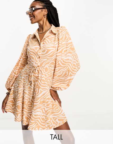 Influence Tall - Robe courte à imprimé abstrait avec manches longues et lien noué à la taille - Beige - view 1