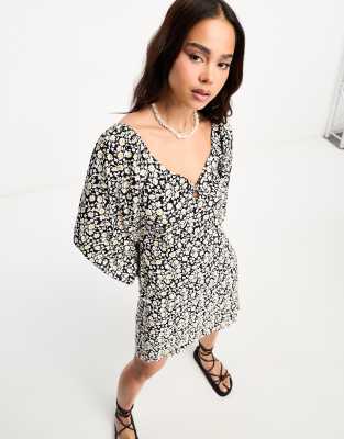 Influence Influence twist front sweetheart neck tea dress in monochrome floral print-White