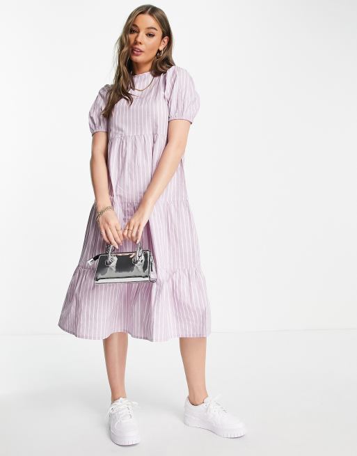 Influence - Vestito grembiule midi a balze con stampa a righe, colore lilla