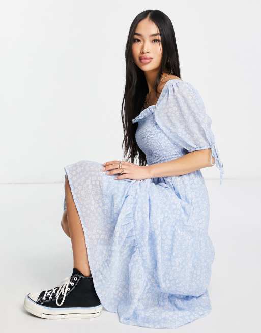 Influence - Vestito midi a balze in chiffon blu a fiori con maniche a sbuffo
