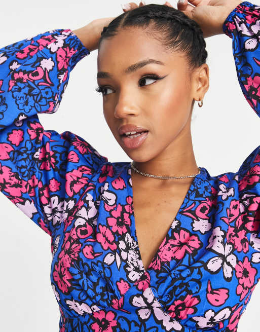 Influence - Vestito skater corto con scollo a V e maniche a campana blu a fiori, 4 di 4