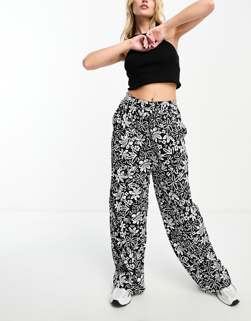 Influence wide leg trousers in monochrome floral print-Black