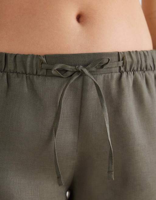 Intimissimi The pure linen plain-weave linen shorts in safari green, 3 of 6