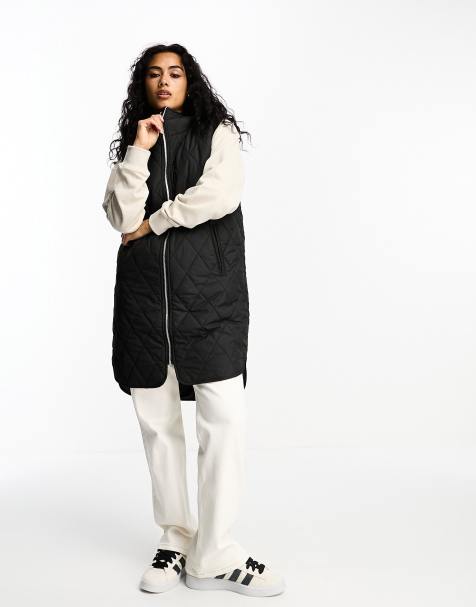InWear - Ektra - Foret vest med hætte i sort - view 1