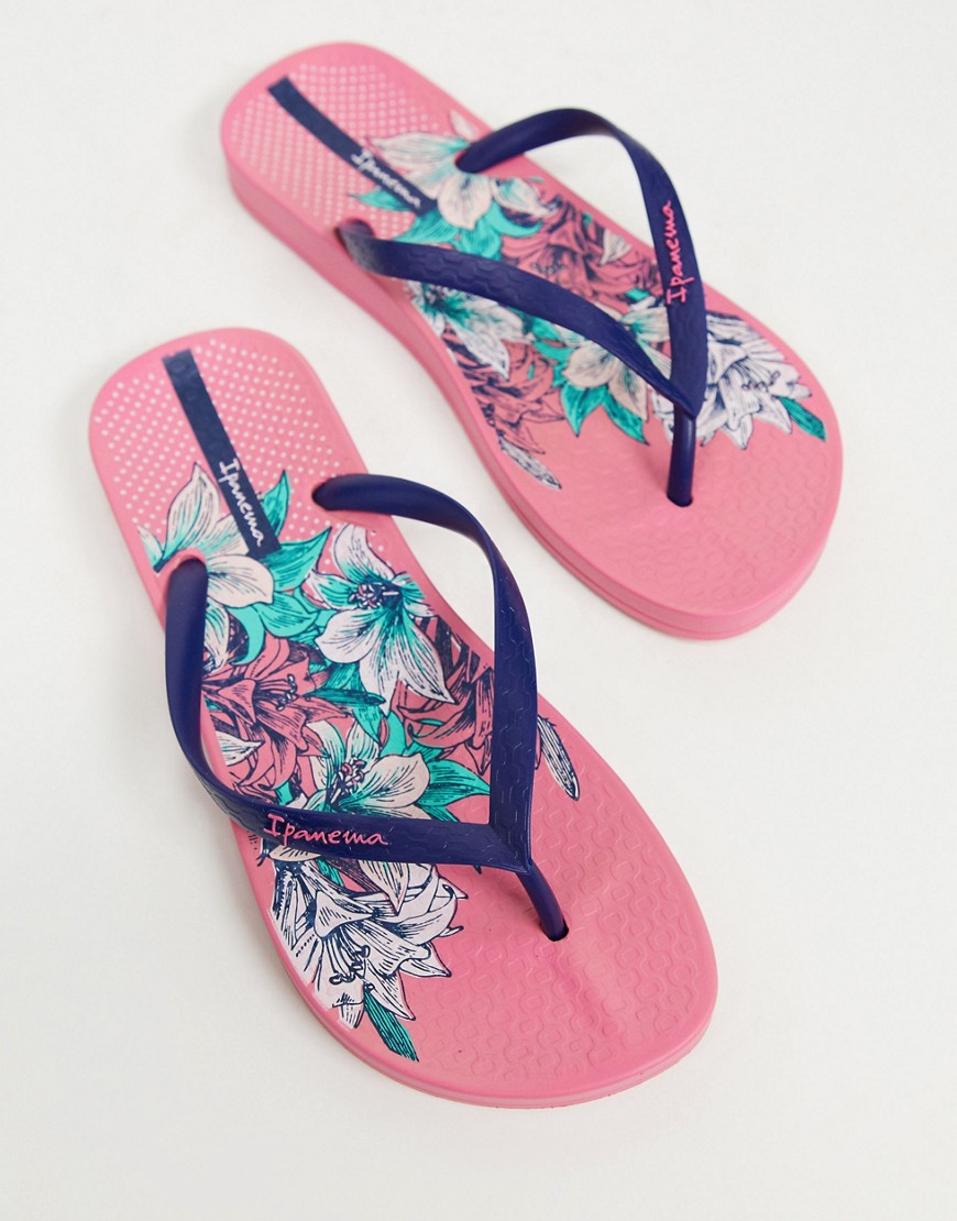 Ipanema anatomic fip flops in navy and pink