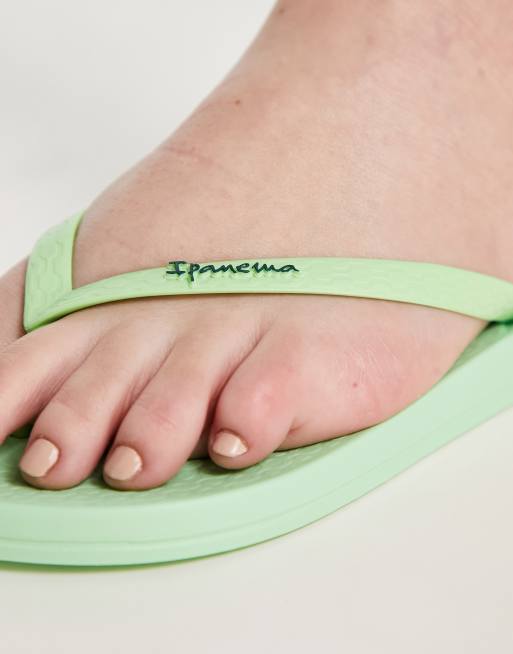 Mint store flip flops