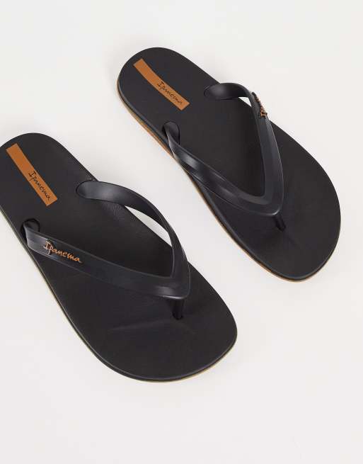 Ipanema anatomic lapa flip flops in black | ASOS