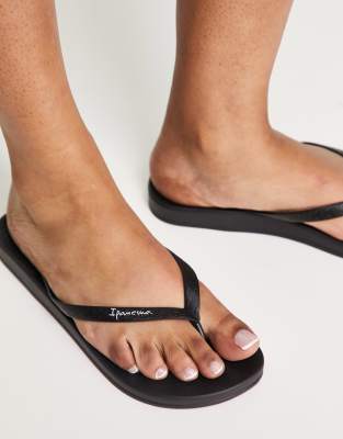 Ipanema - Anatomic - Zehenstegsandalen in Schwarz