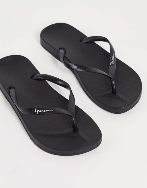 Ipanema Anatomica flip flops in black | ASOS