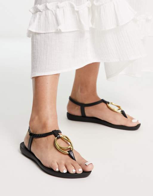 Ipanema charm loop flat sandals in black