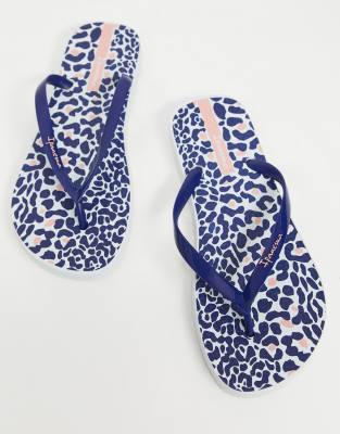 Ipanema leopard print flip flops in navy