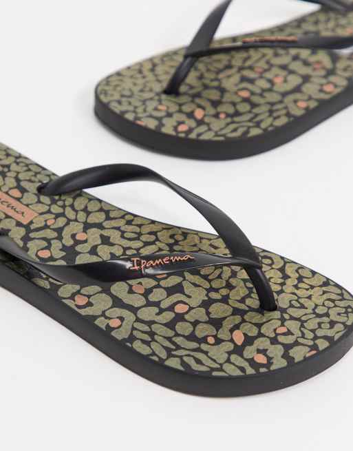 Ipanema leopard deals print flip flops