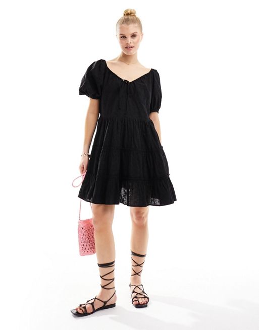 Isla & Bird – Czarna warstwowa sukienka plażowa mini z bufkami i angielskim haftem