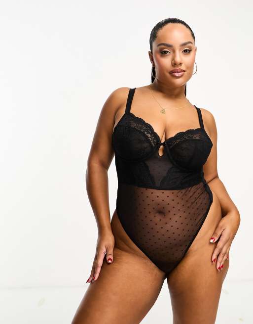 Ivory Rose Curve – Svart spetsbody med bygel, stringtrosa och hög benskärning, 4 av 4