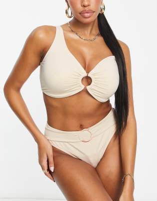 Ivory Rose - Größere Brust - Bikini-Oberteil in schimmerndem Gold mit One-Shoulder-Träger und herausnehmbaren Polstern-G...